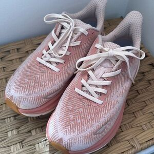 HOKA Clifton 9 Women’s 7.5 Sandstone/Cream Used, Good Condition